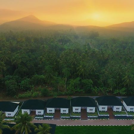 Magic Land Resorts Athirapally Irinjalakuda Exterior foto