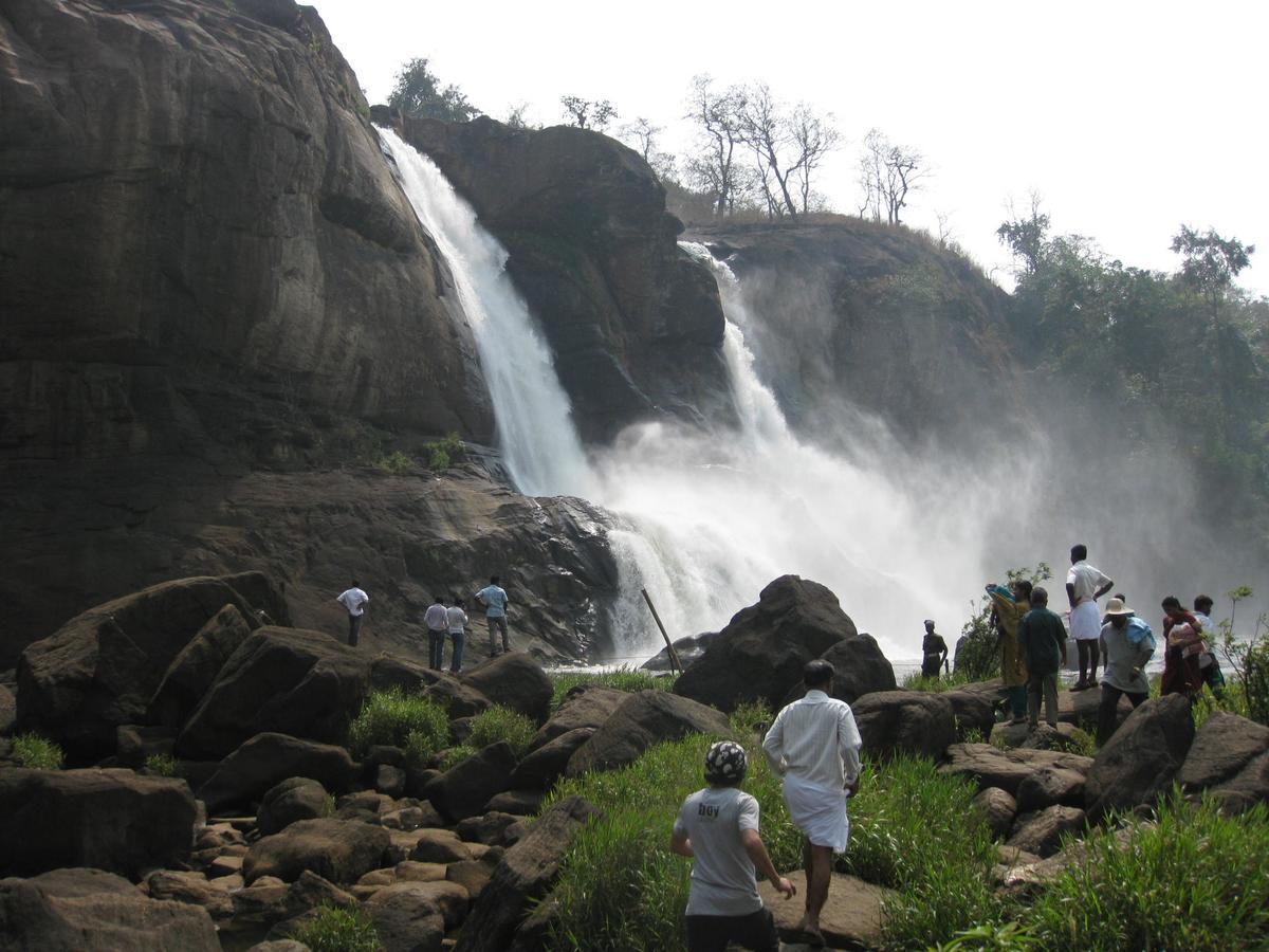 Magic Land Resorts Athirapally Irinjalakuda Exterior foto