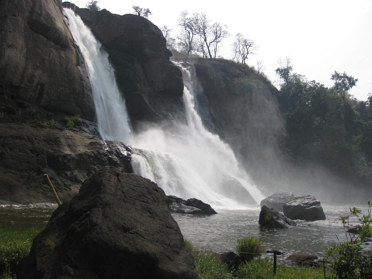 Magic Land Resorts Athirapally Irinjalakuda Exterior foto