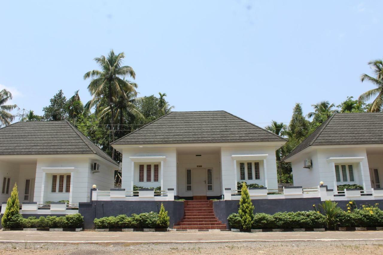 Magic Land Resorts Athirapally Irinjalakuda Exterior foto