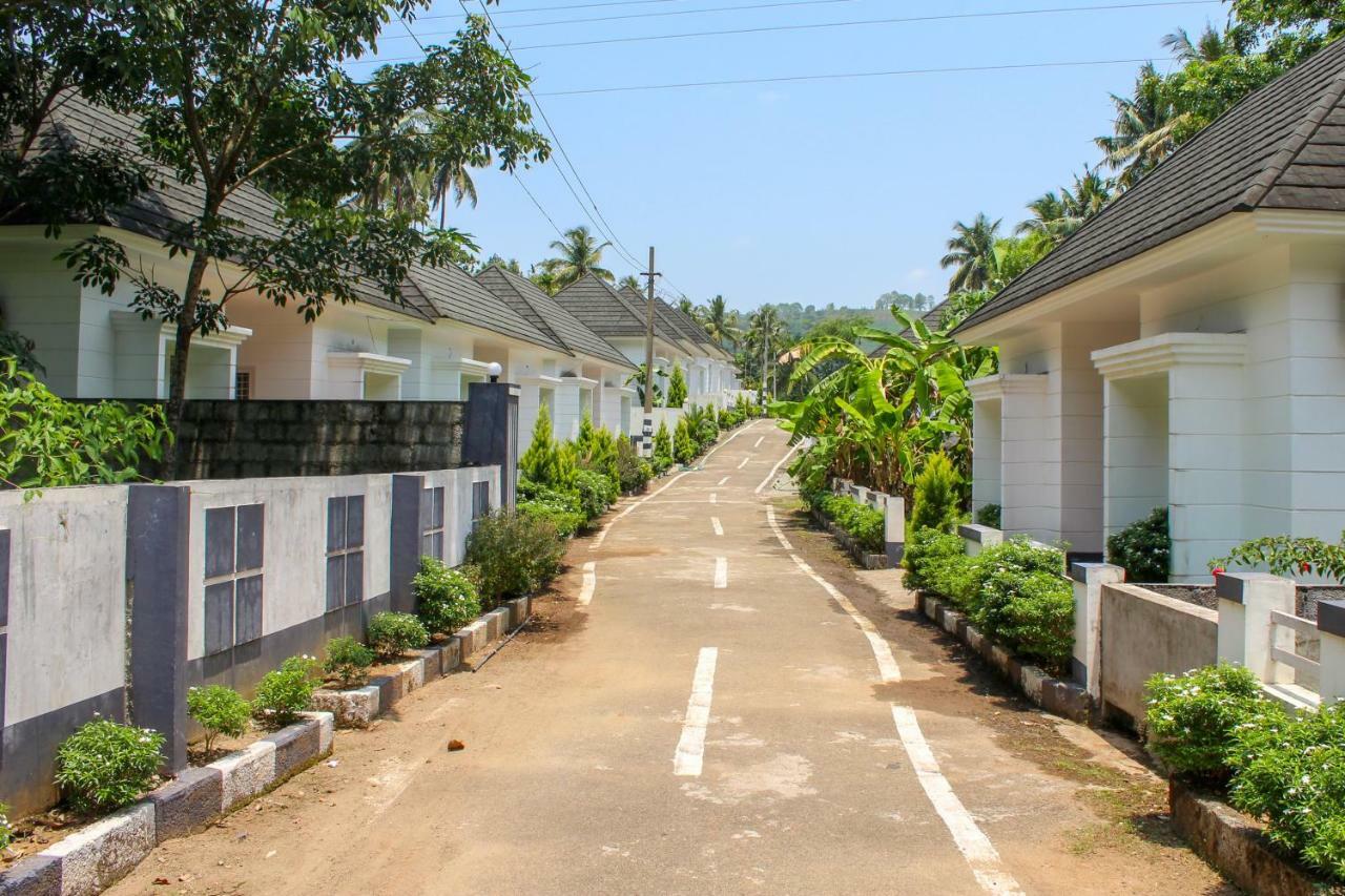 Magic Land Resorts Athirapally Irinjalakuda Exterior foto